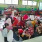 Para pengungsi di posko pengungsian SDN 04 Desa Supiturang