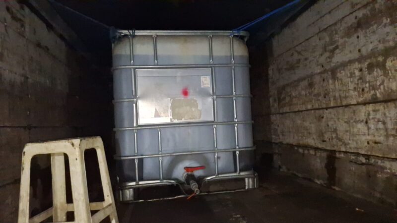 Timbunan solar bersubsidi dalam tandonan air yang diangkut truck