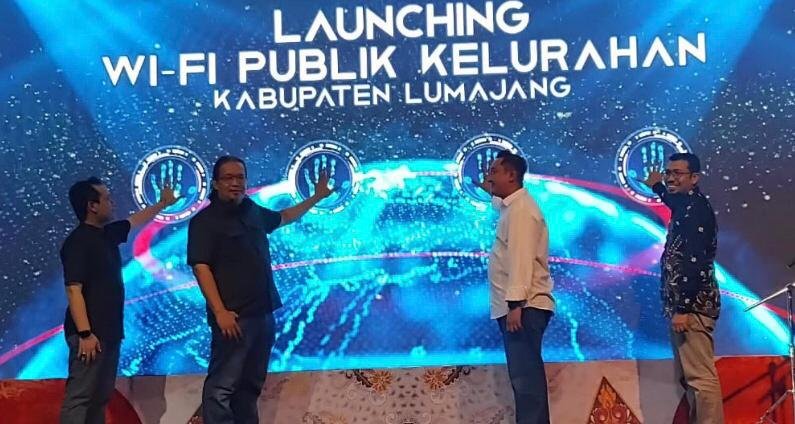 Wakil Bupati Lumajang saat melauncing Internet Publik
