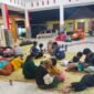 Puluhan warga mulai mengungsi di kantor Desa Penanggal