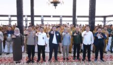 Ketua DPRD Lumajang saat foto bersama dengan BGN dan Komisi VI DPR RI