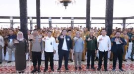 Ketua DPRD Lumajang saat foto bersama dengan BGN dan Komisi VI DPR RI