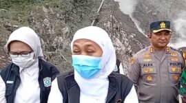 Gubernur Jatim saat cek jembatan Besok Koboan