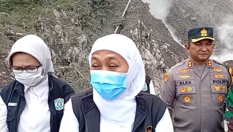 Gubernur Jatim saat cek jembatan Besok Koboan