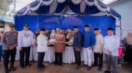 Foto Bupati HM Wiyatno saat membuka secara resmi gabungan rest area gabungan Kabupaten Kapuas