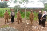 Camat Basarang saat meninjau Bumdes Desa Naning