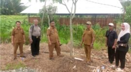 Camat Basarang saat meninjau Bumdes Desa Naning
