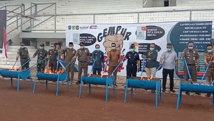 Bea Cukai bersama Pemkab Lumajang musnahkan ribuan  rokok ilegal 