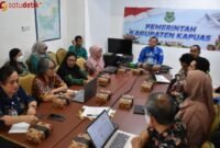 Wakil Bupati Kapuas saat memimpin rapat expose akhir PJPK