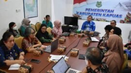 Wakil Bupati Kapuas saat memimpin rapat expose akhir PJPK