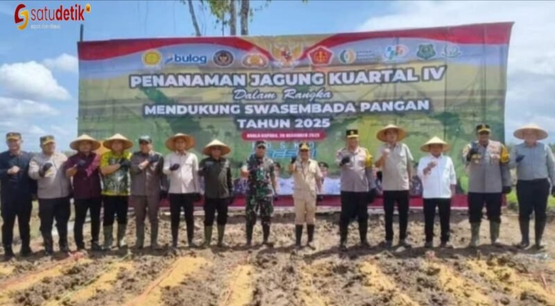 Gubernur dan Kapolda Kalteng saat Penanaman Jagung Kuartal IV dalam Program Swasembada Pangan Nasional 2025