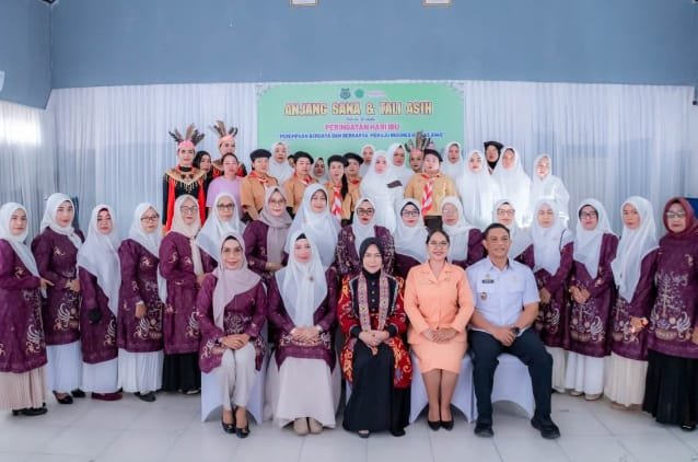 Foto Ketua TP PKK Kabupaten Kapuas saat anjangsana ke Rutan kelas IIB Kuala Kapuas