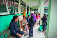 Para pengungsi di SD Negeri 4 Supiturang
