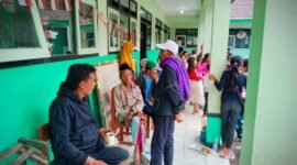 Para pengungsi di SD Negeri 4 Supiturang