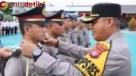 Kapolres Kapuas AKBP Gede Eka Yudharma, S.IK., M.AP saat pimpin upacara kenaikan pangkat 70 personil