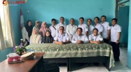 Foto Plt Camat Bataguh bersama seluruh staf Kecamatan