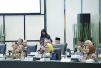 Bupati Lumajang saat rapat koordinasi dengan Bank Jatim di Surabaya