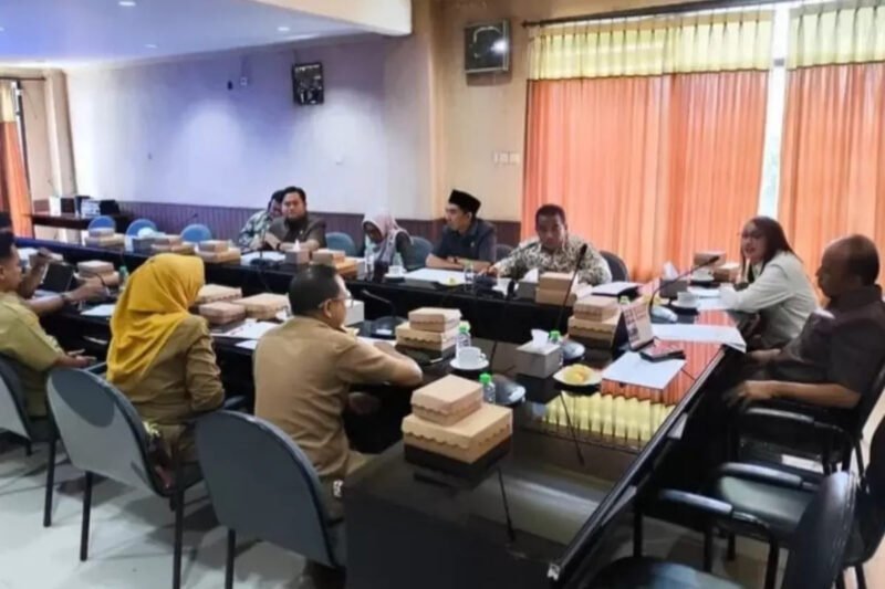 Komisi C DPRD Lumajang saat rapat koordinasi dengan BPRD