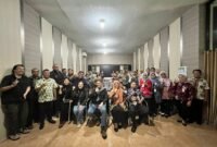 Aasisten Ekbang Setda Pemkab Lumajang saat foto bersama Yayasan IIF