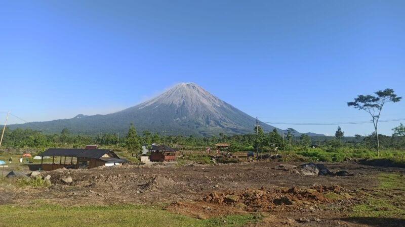 Penampakan Gunung Semeru