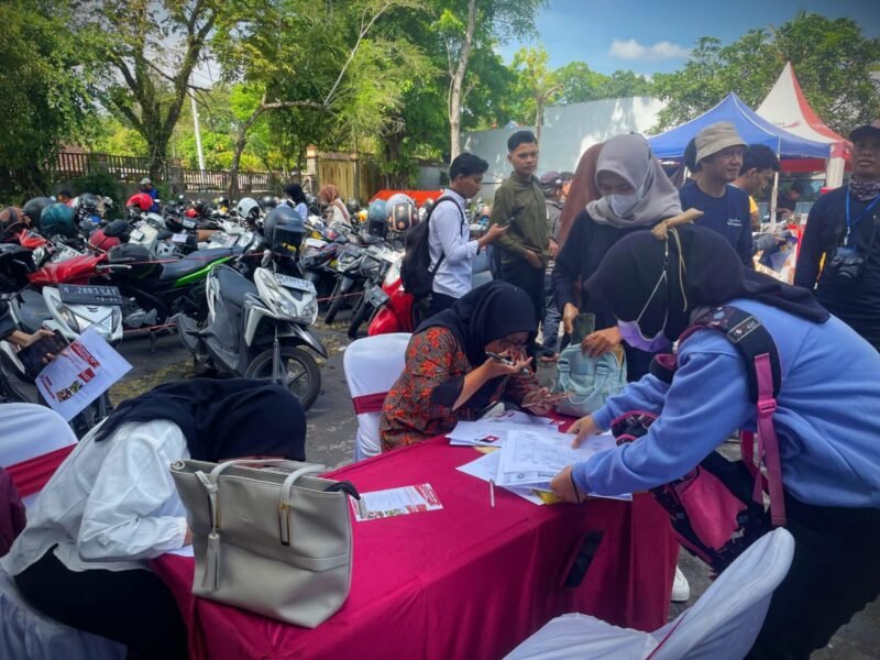 Foto kondisi Job Fair Lumajang yang digelar di Pemandian Alam Selokambang