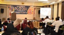 Staf Ahli KSDM Bupati Kapuas saat membuka Raker KONI 2026