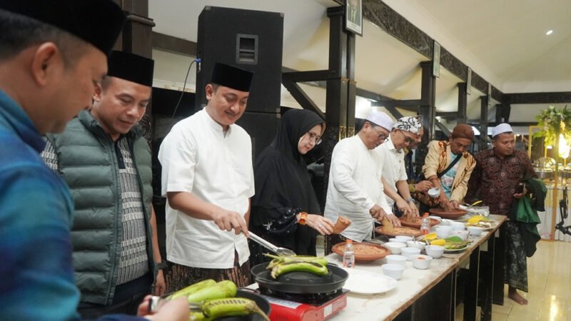 Bupati Wakil Bupati bersama Forkopimda saat ngeliwet