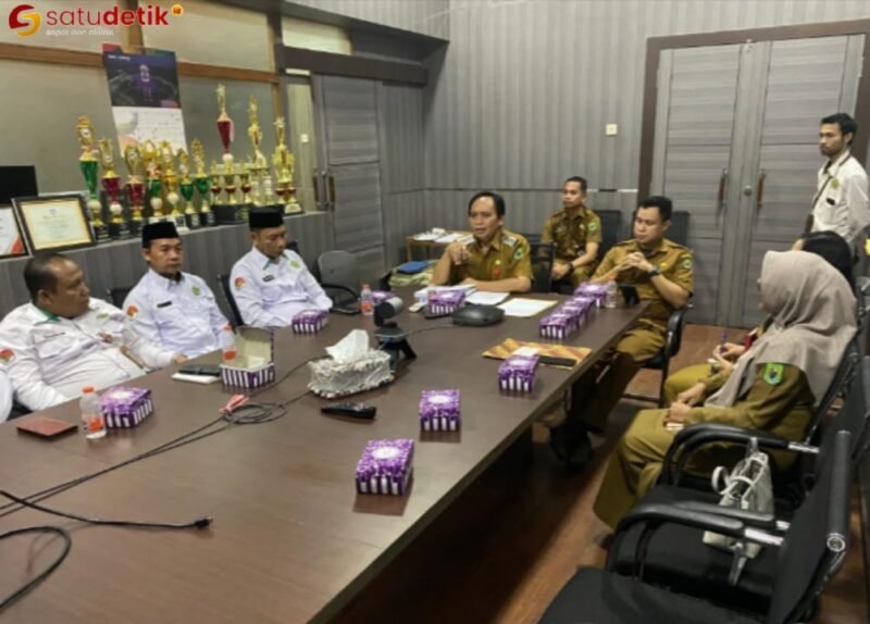 Kadispendik Kapuas saat rapat koordinasi dengan Kemenag 