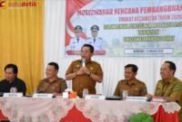 Bupati Kapuas saat memberikan sambutan di Musrembang Kecamatan Kapuas Barat