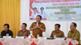 Bupati Kapuas saat memberikan sambutan di Musrembang Kecamatan Kapuas Barat