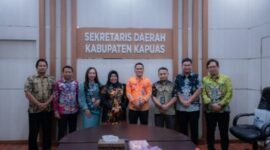 Foto Staf Ahli Bupati Kapuas Bidang Kemasyarakatan dan SDM bersama PT Taspen