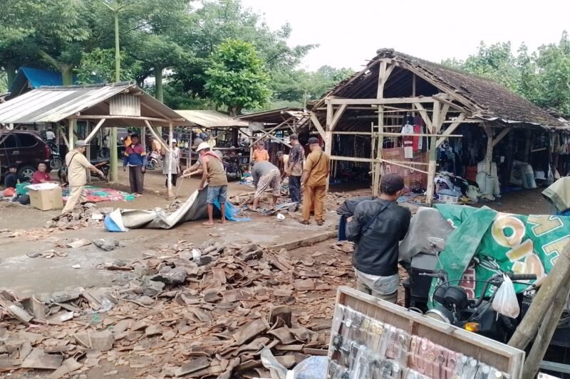 Kondisi pasar Krai yang ambruk
