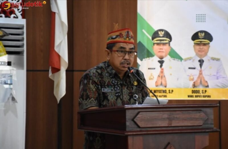 Asisten Administrasi Umum Setda Kapuas saat memberikan sambutan