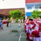 Kasat Lantas Polres Lumajang saat menggelar program Police Goes to School di SD Negeri Tompokersan 3