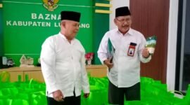 Foto Ketua Baznas Lumajang Drs. HM. Nur Sahid, MA didampingi Wakil Ketua Drs. HM. Qoyum, MM