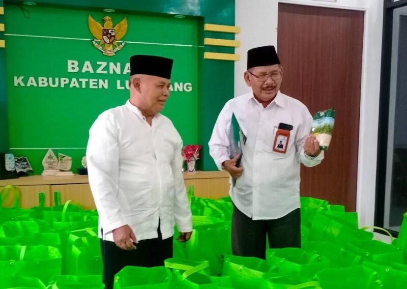 Foto Ketua Baznas Lumajang Drs. HM. Nur Sahid, MA didampingi Wakil Ketua Drs. HM. Qoyum, MM