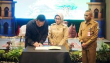 Bupati Lumajang saat membuka High Level Meeting TPID