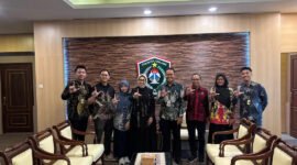 Bupati Lumajang Ir. Hj. Indah Amperawati, M.Si saat foto bersama