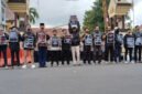 Belasan Aktivis PMII Lumajang saat aksi bungkam di depan Polres Lumajang