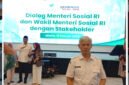 Kepala Dinas Sosial Lumajang saat mengikuti dialog Menteri Sosial RI 