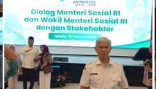 Kepala Dinas Sosial Lumajang saat mengikuti dialog Menteri Sosial RI 
