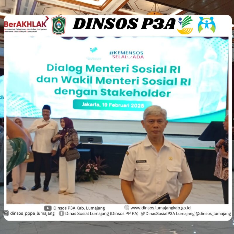Kepala Dinas Sosial Lumajang saat mengikuti dialog Menteri Sosial RI