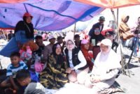 Bupati Lumajang saat ikut merayakan lebaran ketupat bersama warga 