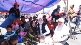 Bupati Lumajang saat ikut merayakan lebaran ketupat bersama warga 