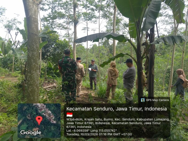 Waka ADM Perhutani KSPH Lumajang KPH Probolinggo Soegiharto Aries Soebagio, ST saat memberikan penjelasan kepada rombongan Kemhan RI