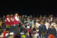 Wakil Bupati Lumajang Yudha Adji Kusumah, SH saat memberikan sambutan diacara Riding Syiar Sholawat di pantai Mbah Drajid Desa Wotgalih 