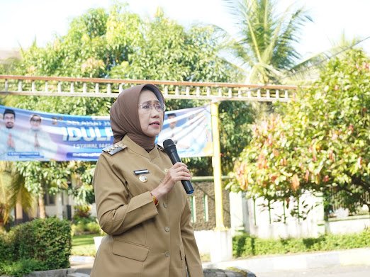 Bupati Lumajang Ir. Hj. Indah Amperawati, M.Si