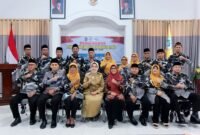 Bupati Lumajang Ir. Hj. Indah Amperawati, M.Si foto bersama dengan pengurus Dewan Pendidikan Lumajang periode 2026-2030