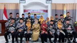 Bupati Lumajang Ir. Hj. Indah Amperawati, M.Si foto bersama dengan pengurus Dewan Pendidikan Lumajang periode 2026-2030
