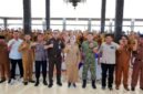 Bupati Lumajang  foto bersama jajaran Forkopimda bersama Kepala Desa se Kabupaten Lumajang